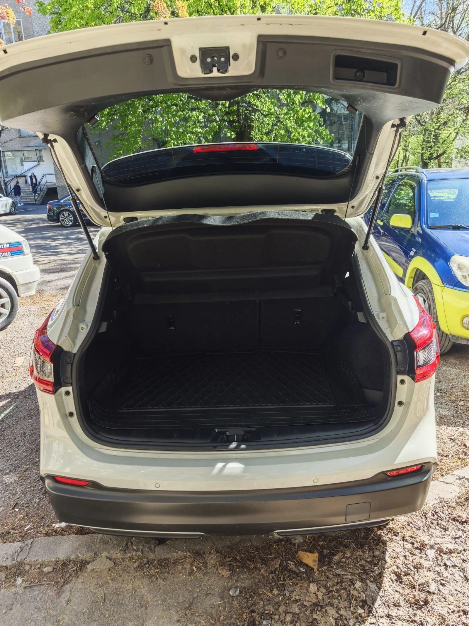 Nissan Qashqai, снимка 7 - Автомобили и джипове - 54245718