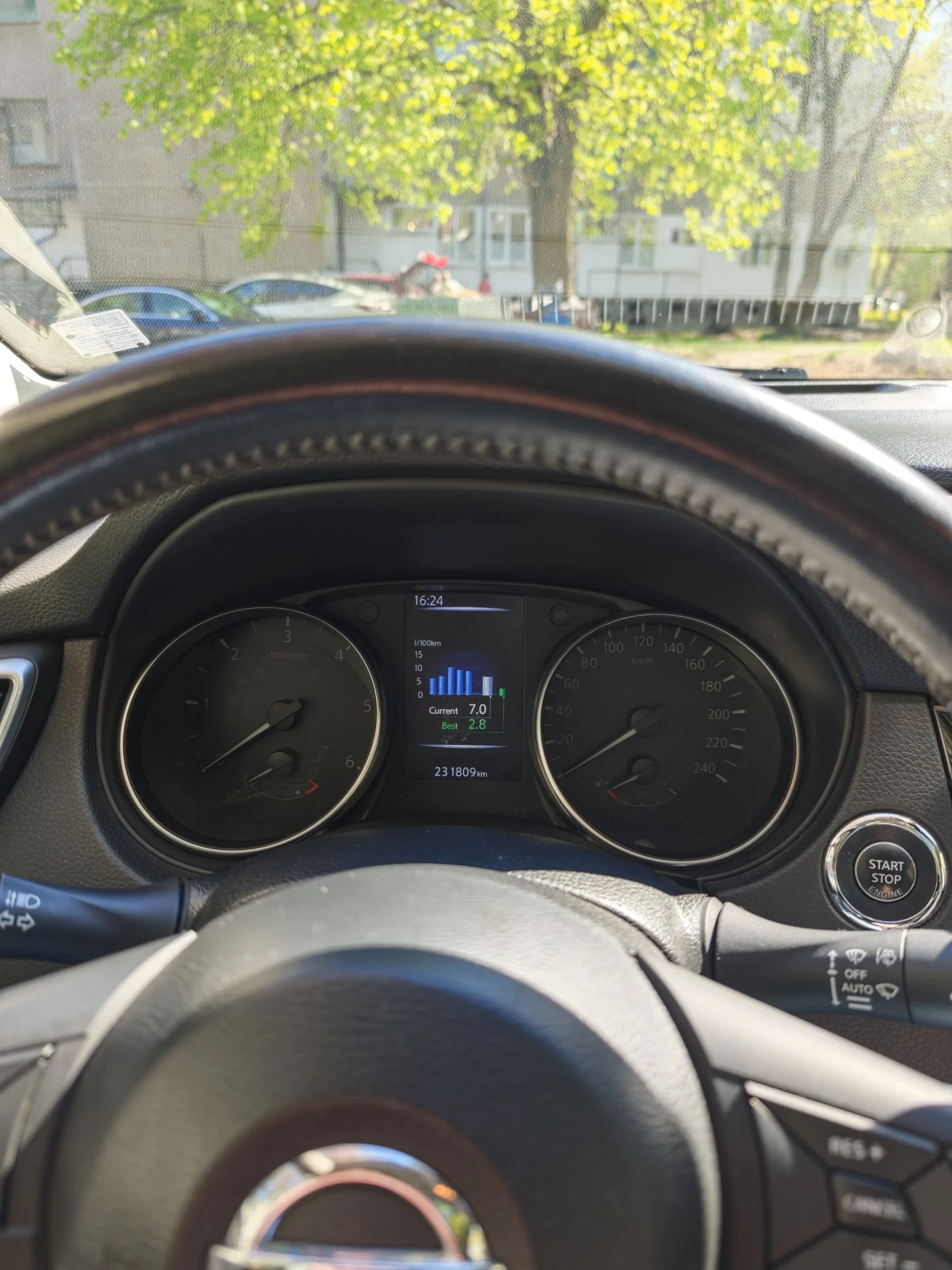 Nissan Qashqai, снимка 14 - Автомобили и джипове - 54245718