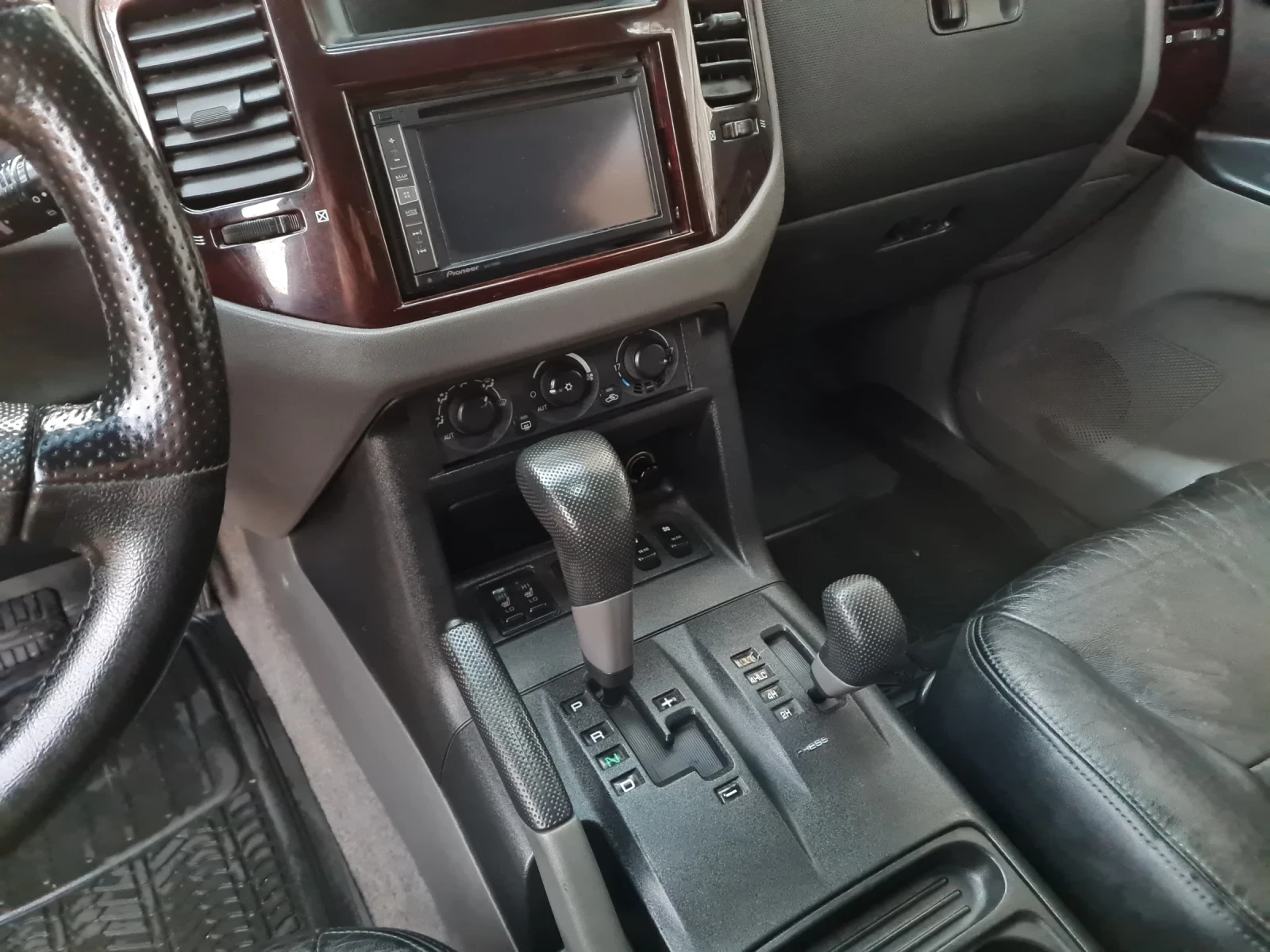 Mitsubishi Pajero, снимка 9 - Автомобили и джипове - 54610758