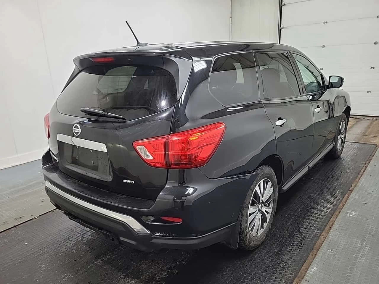 Nissan Pathfinder | CARFAX| АВТОКРЕДИТ БЕЗ ПЪРВОНАЧАЛНА ВНОСКА, снимка 4 - Автомобили и джипове - 54656410