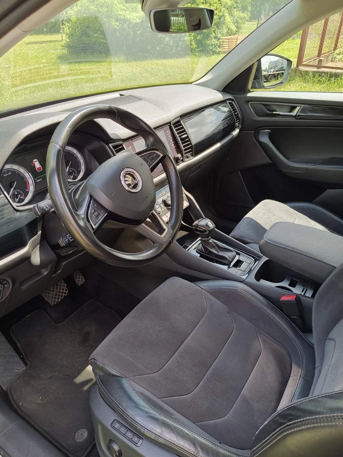 Skoda Kodiaq 2.0TDI/DSG/4x4/ПАНОРАМА/ТОП ОБОРУДВАНЕ/, снимка 11 - Автомобили и джипове - 55305269
