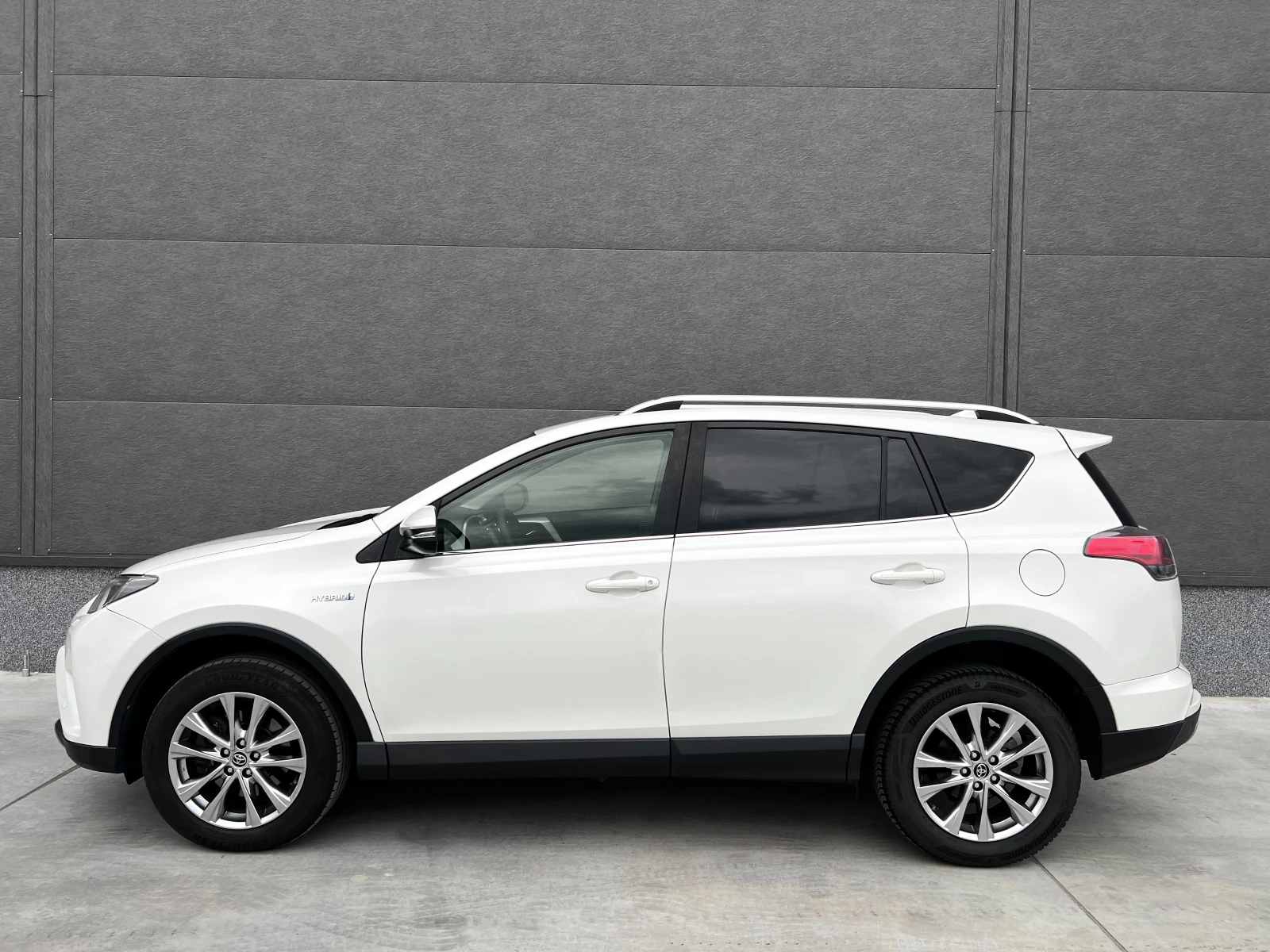 Toyota Rav4 Hybrid Edition-S, снимка 8 - Автомобили и джипове - 55539351