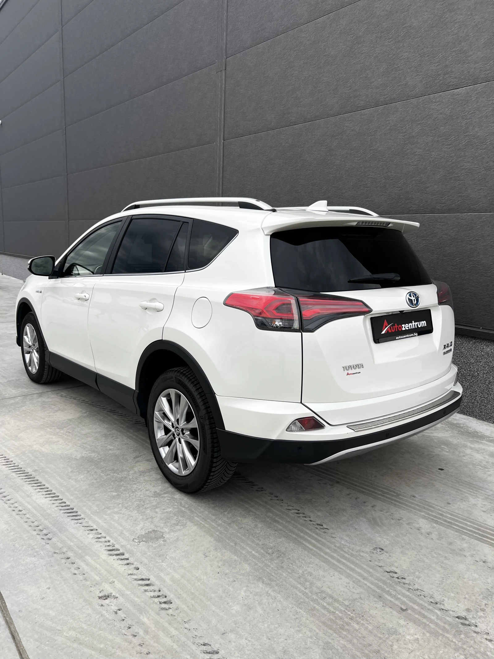 Toyota Rav4 Hybrid Edition-S, снимка 4 - Автомобили и джипове - 55539351