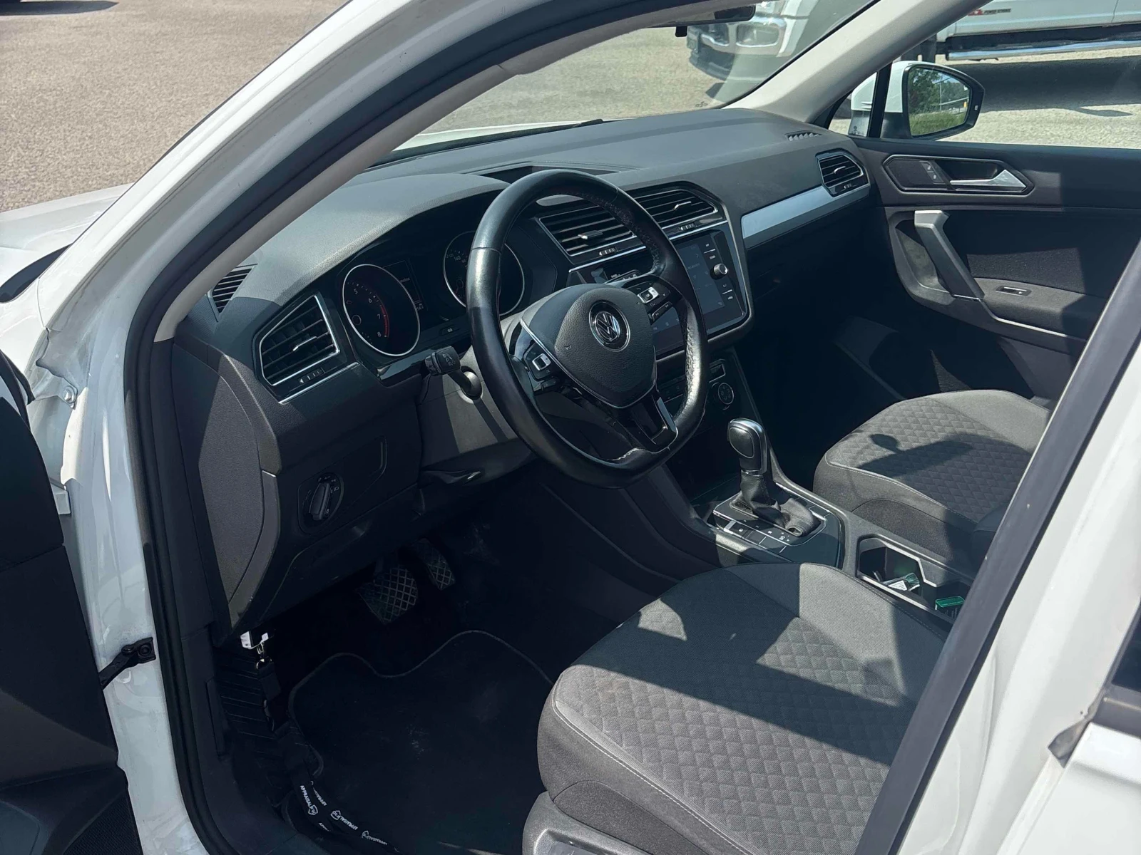 VW Tiguan * Trendline * CARFAX * ОПЦИЯ ЗА ФИНАНСИРАНЕ, снимка 5 - Автомобили и джипове - 55983898