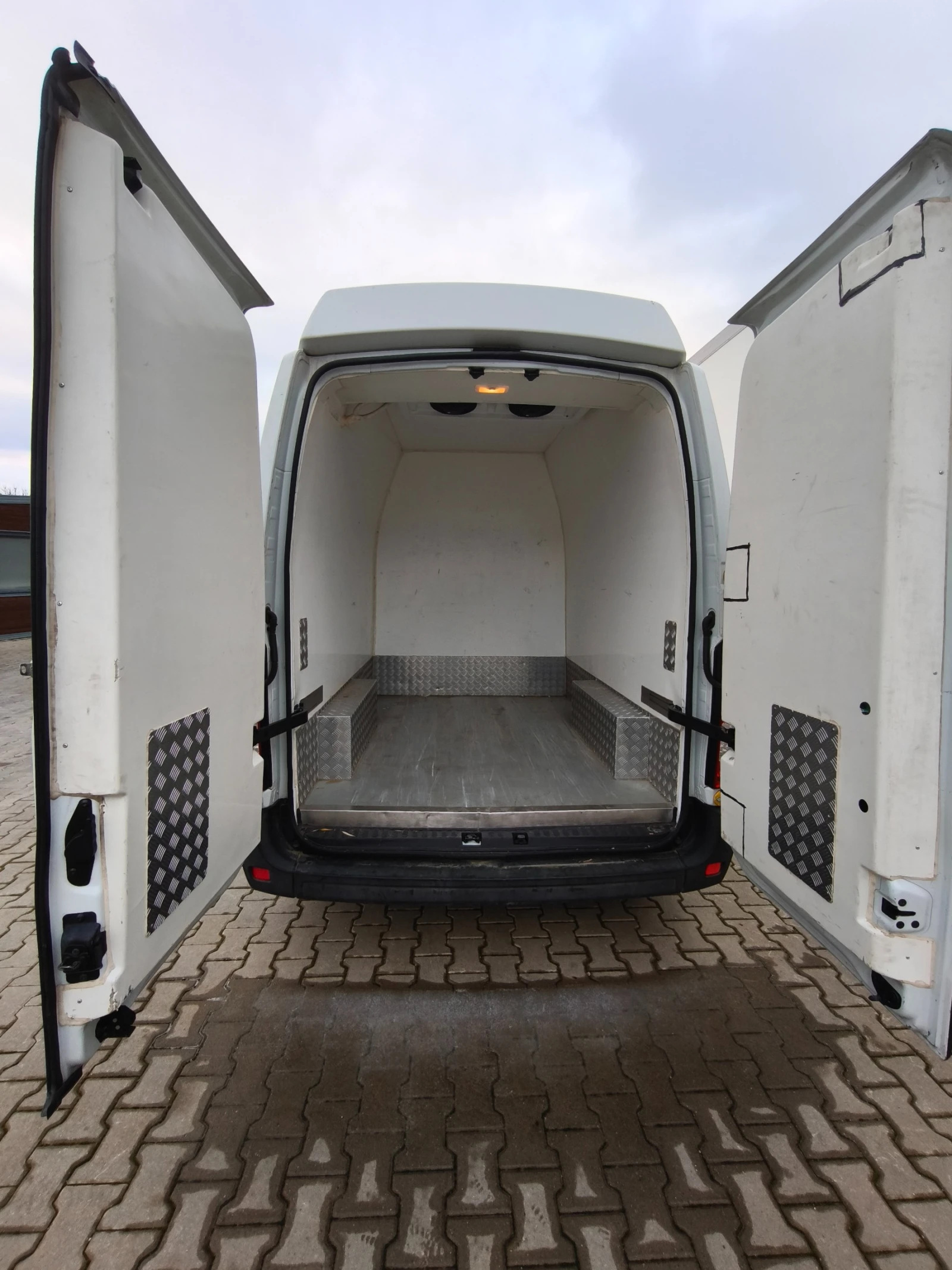 Renault Master 2.3 dCi ХЛАДИЛЕН - изображение 10