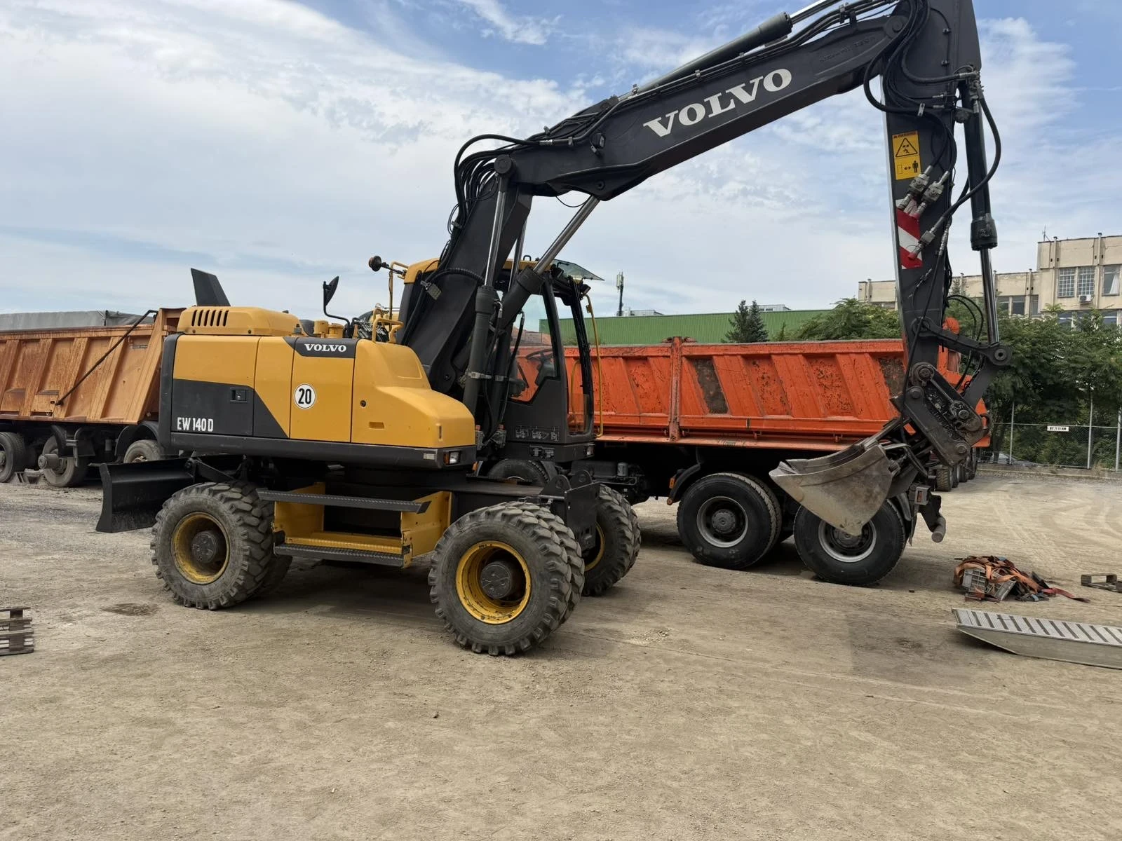 Багер Volvo EW140D