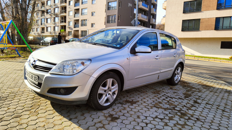 Opel Astra, снимка 1 - Автомобили и джипове - 45361849