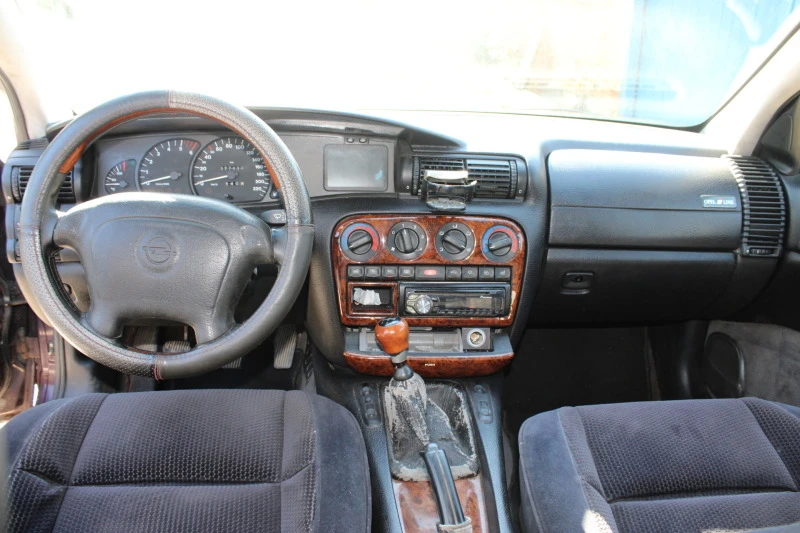 Opel Omega, снимка 9 - Автомобили и джипове - 47429652