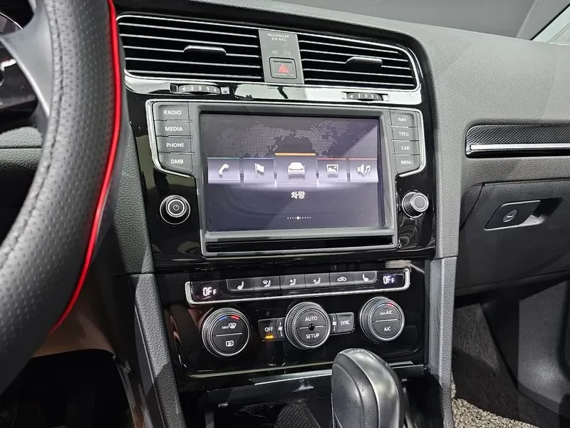 VW Golf 2.0 TDI, снимка 13 - Автомобили и джипове - 54300712