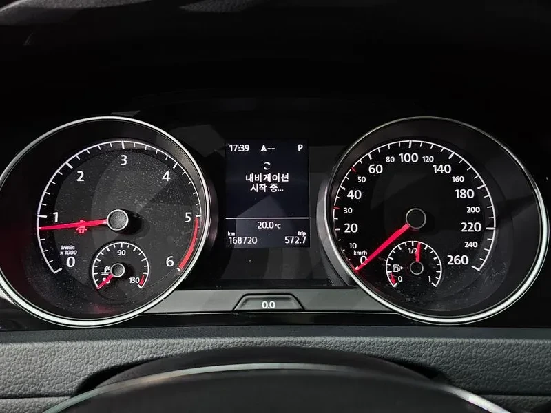 VW Golf 2.0 TDI, снимка 8 - Автомобили и джипове - 54300712