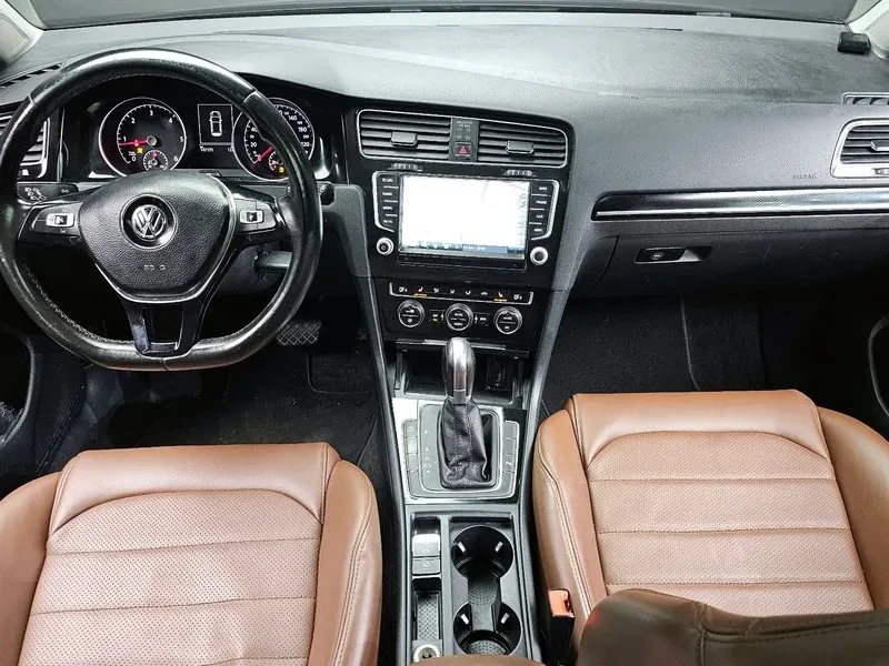 VW Golf 2.0 TDI, снимка 7 - Автомобили и джипове - 54302696