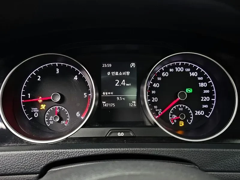 VW Golf 2.0 TDI, снимка 8 - Автомобили и джипове - 54302696