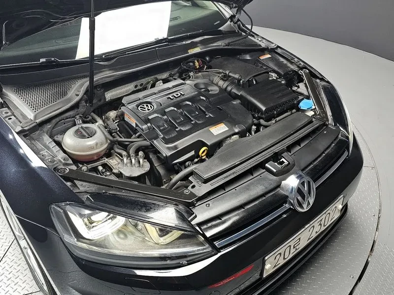 VW Golf 2.0 TDI, снимка 6 - Автомобили и джипове - 54302696