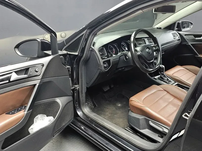 VW Golf 2.0 TDI, снимка 11 - Автомобили и джипове - 54302696
