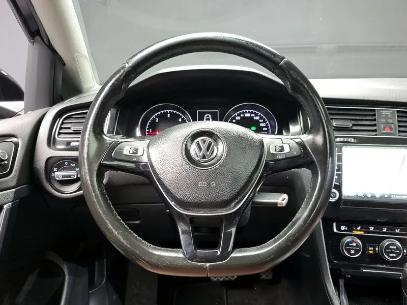 VW Golf 2.0 TDI, снимка 13 - Автомобили и джипове - 54302696