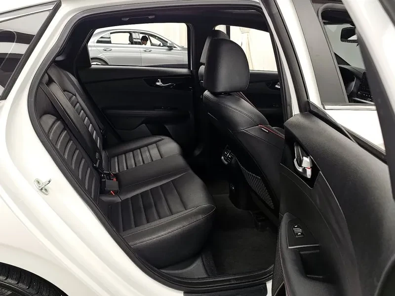 Kia K3 1.6 TURBO GT, снимка 12 - Автомобили и джипове - 55559125