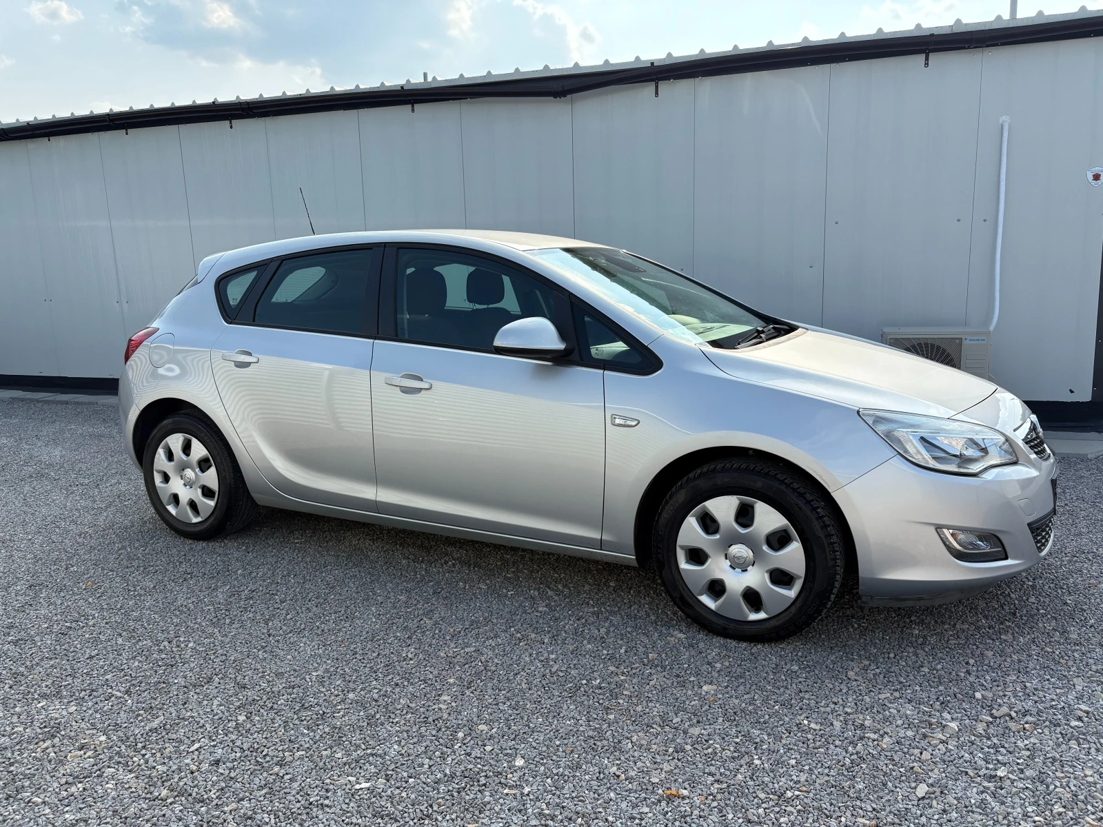 Opel Astra 1, 4i-101кс.-КАТО НОВА - изображение 4