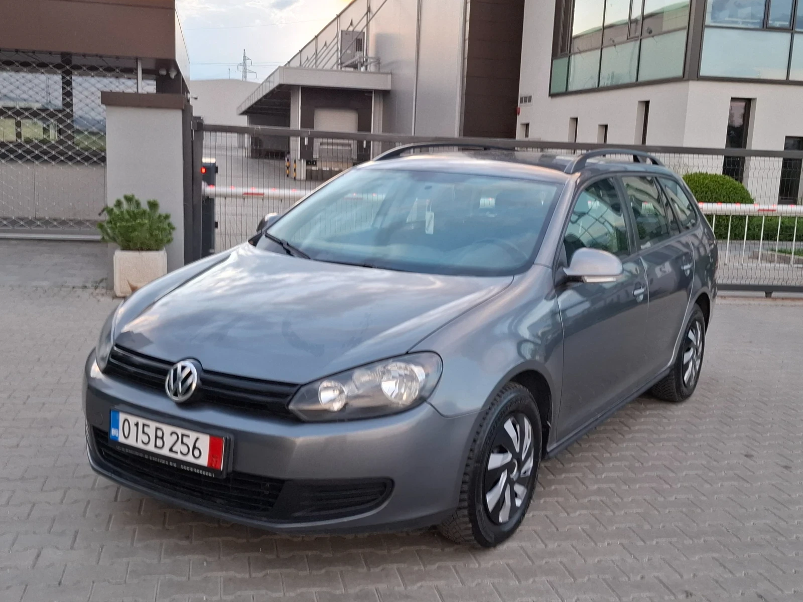VW Golf 1.6TDI* (105кс)* * НОВ ВНОС* * , снимка 2 - Автомобили и джипове - 54768676