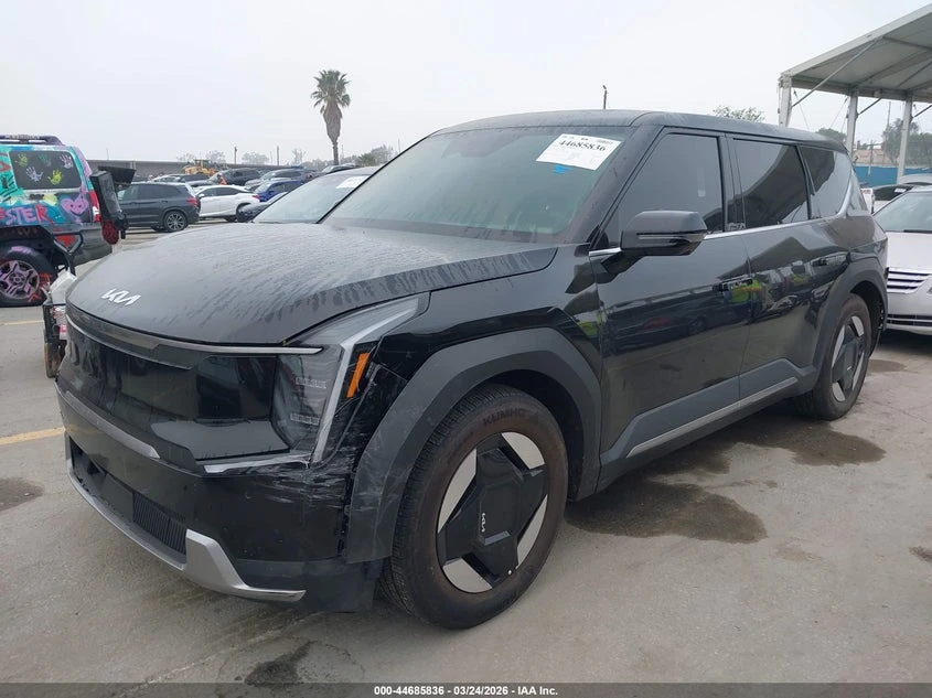 Kia EV9 Light Long Range, снимка 2 - Автомобили и джипове - 54832947