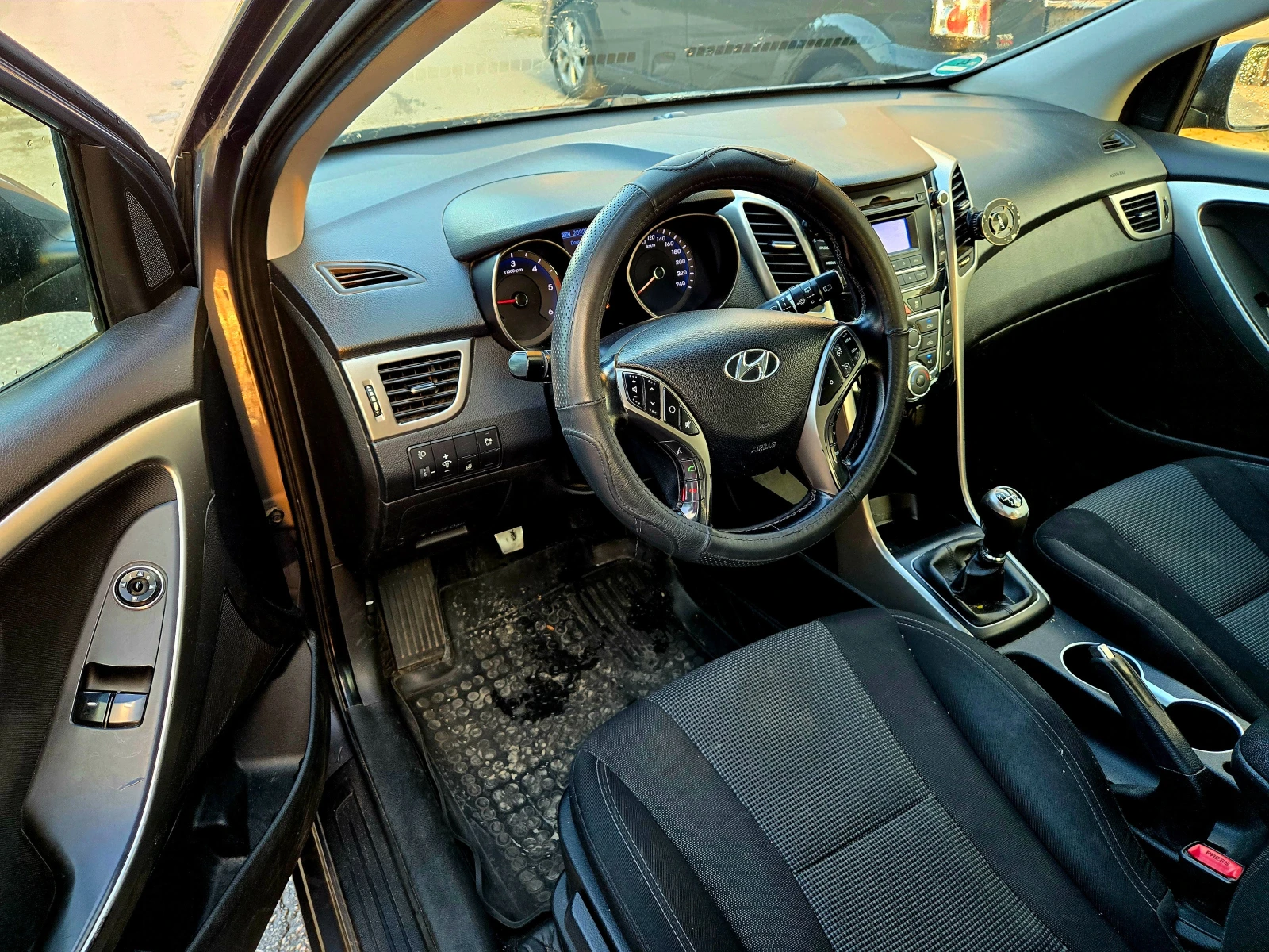 Hyundai I30 CRDI Германия Клима Парктроник Подгрев Led, снимка 9 - Автомобили и джипове - 55064123