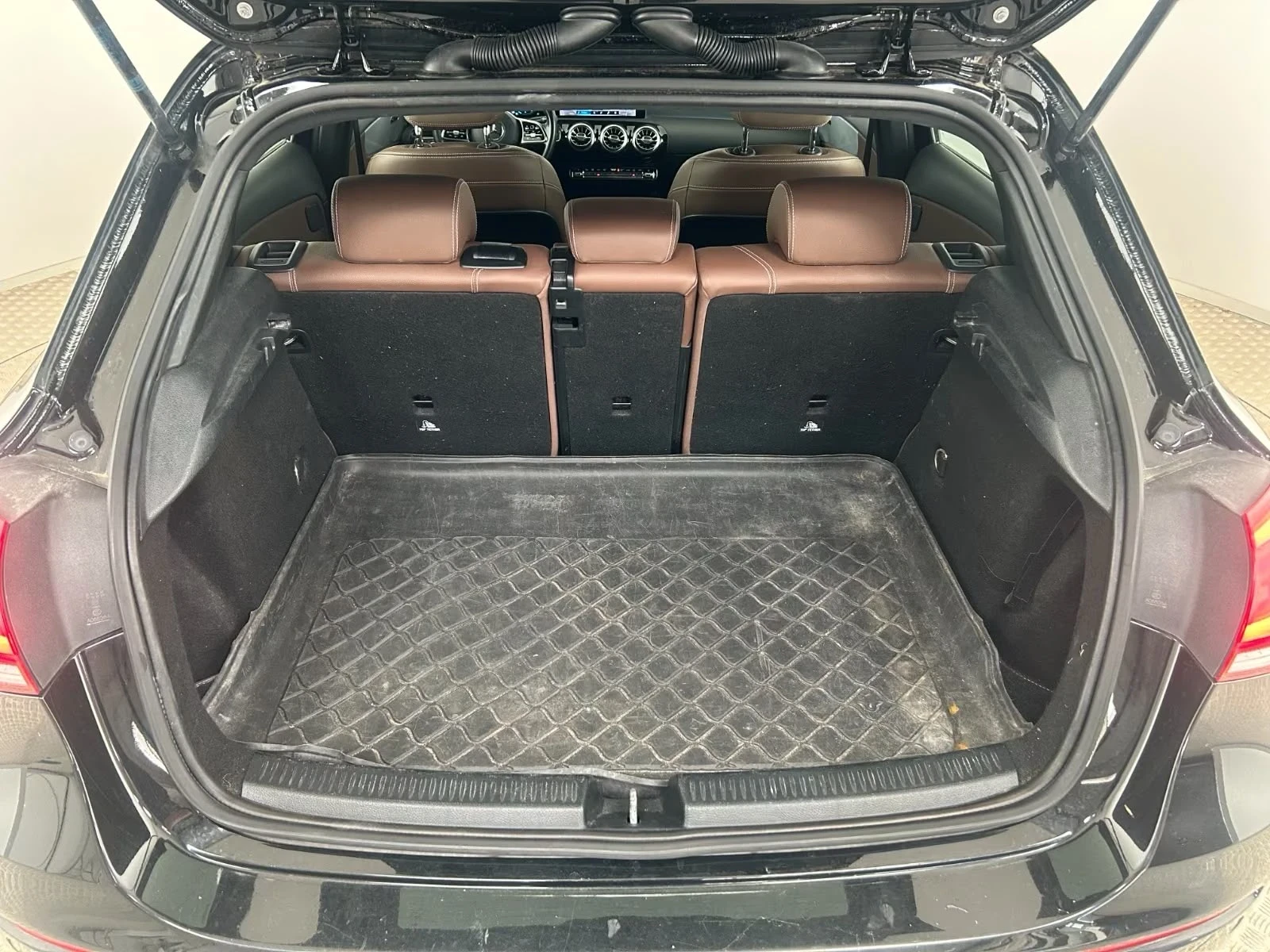 Mercedes-Benz A 180 d AMG-Line, снимка 15 - Автомобили и джипове - 55830232