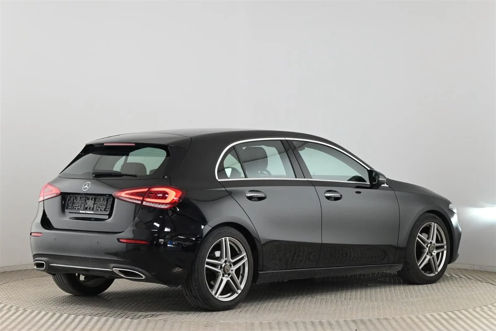 Mercedes-Benz A 180 d AMG-Line, снимка 4 - Автомобили и джипове - 55830232