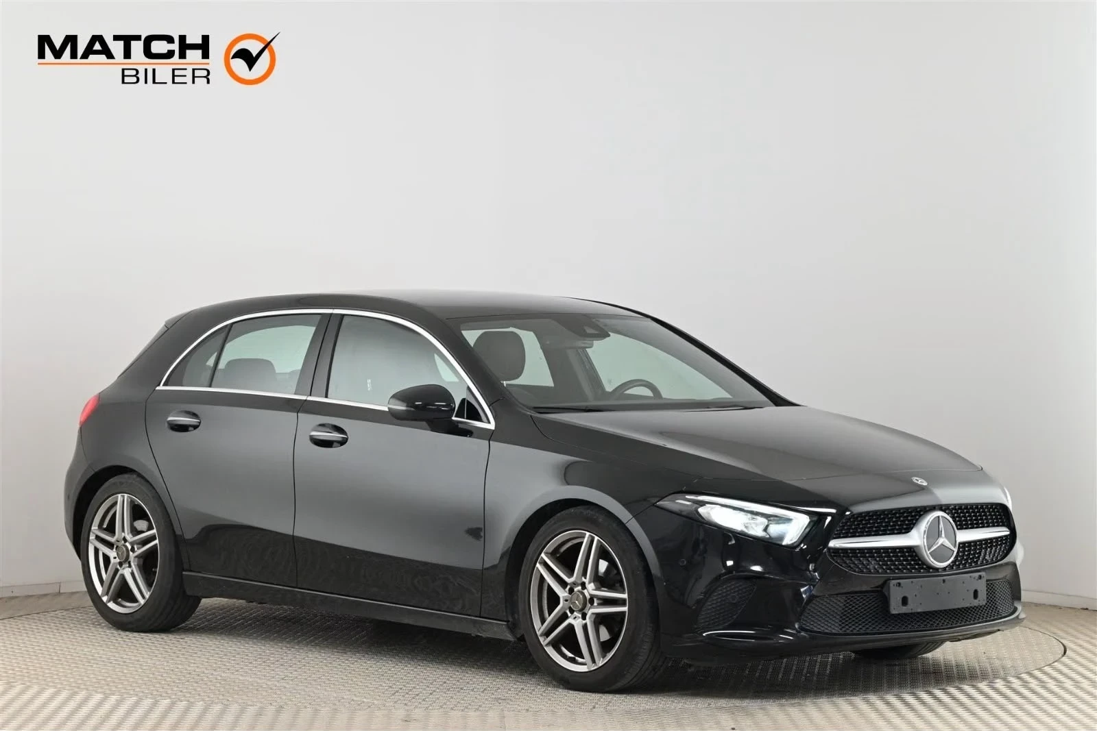 Mercedes-Benz A 180 d AMG-Line, снимка 3 - Автомобили и джипове - 55830232