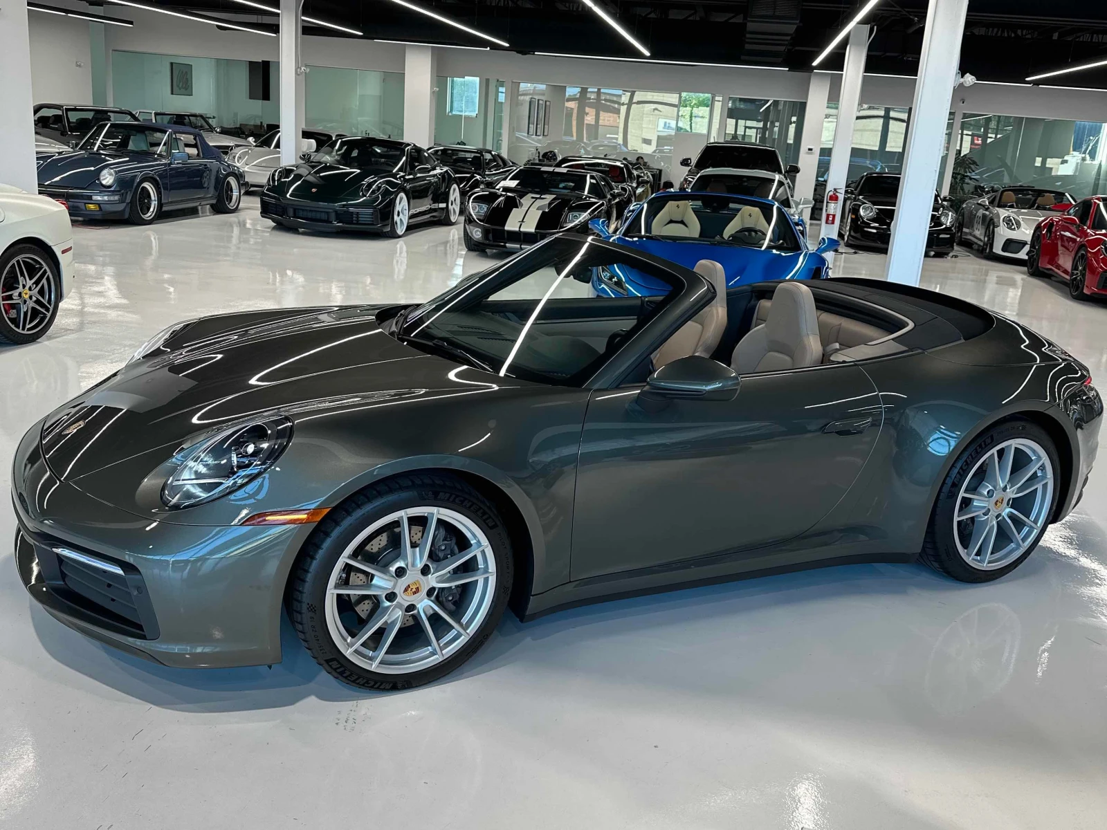 Porsche 911 * Carrera * CARFAX * , снимка 2 - Автомобили и джипове - 56134588