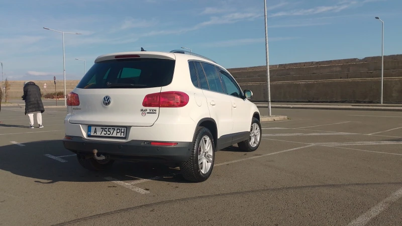 VW Tiguan 2.00 TDI 4x4, снимка 4 - Автомобили и джипове - 48343733