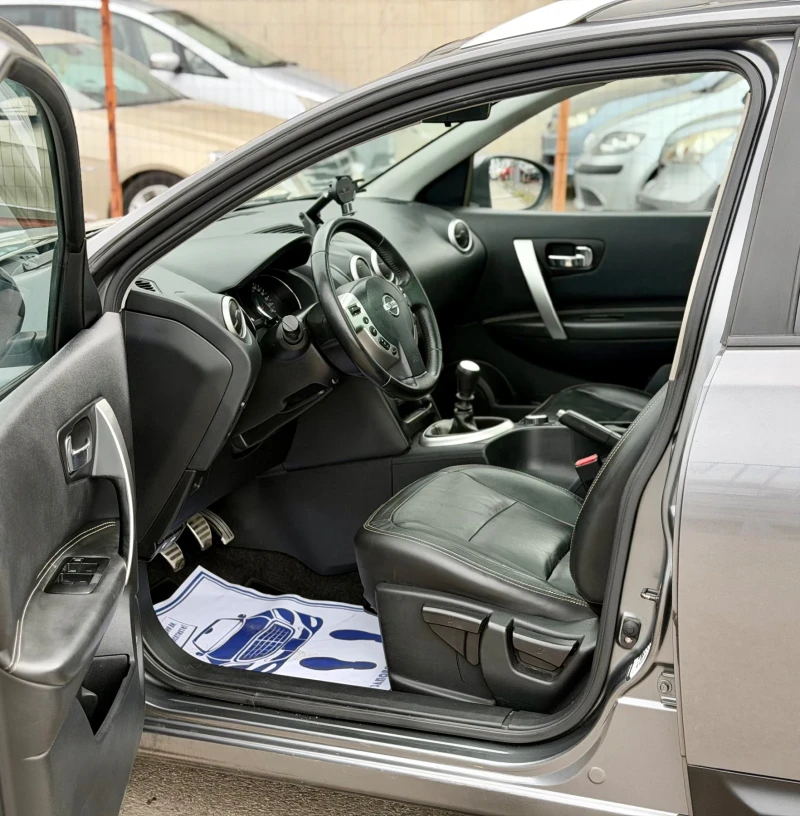 Nissan Qashqai 2.0i Premium keyless go Panorama 4x4 7mesta, снимка 6 - Автомобили и джипове - 53565913