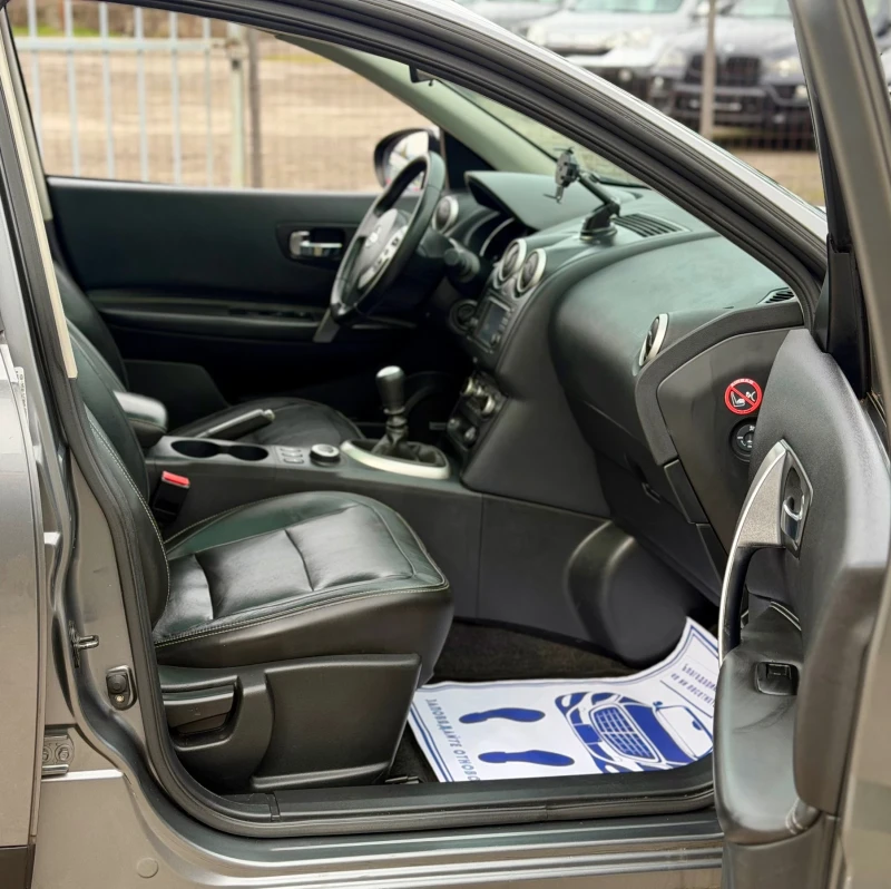 Nissan Qashqai 2.0i Premium keyless go Panorama 4x4 7mesta, снимка 7 - Автомобили и джипове - 53565913