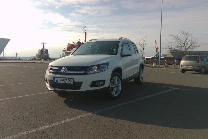 VW Tiguan 2.00 TDI 4x4, снимка 2 - Автомобили и джипове - 48343733