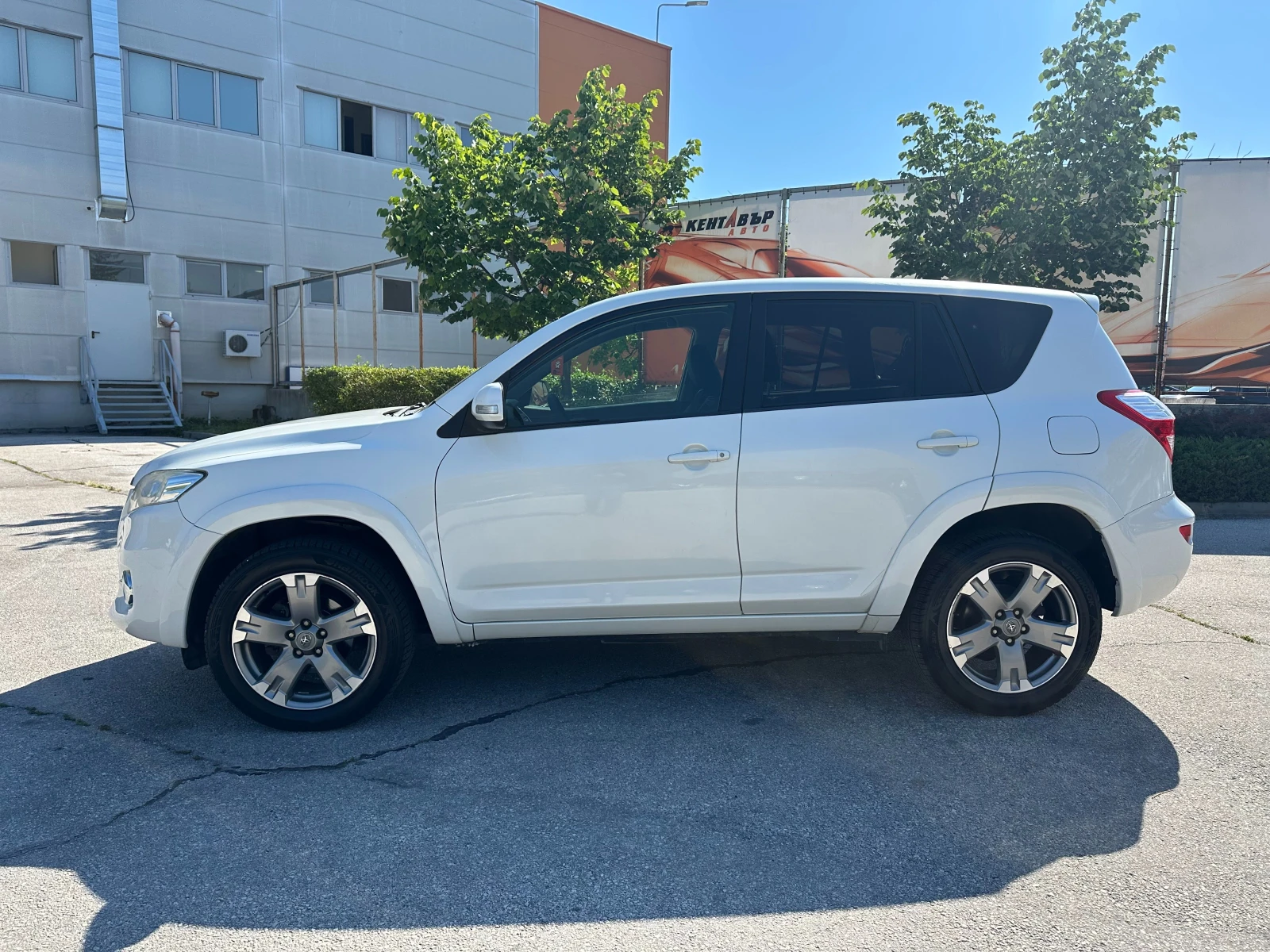 Toyota Rav4 2.2d 150 к.с. - изображение 2