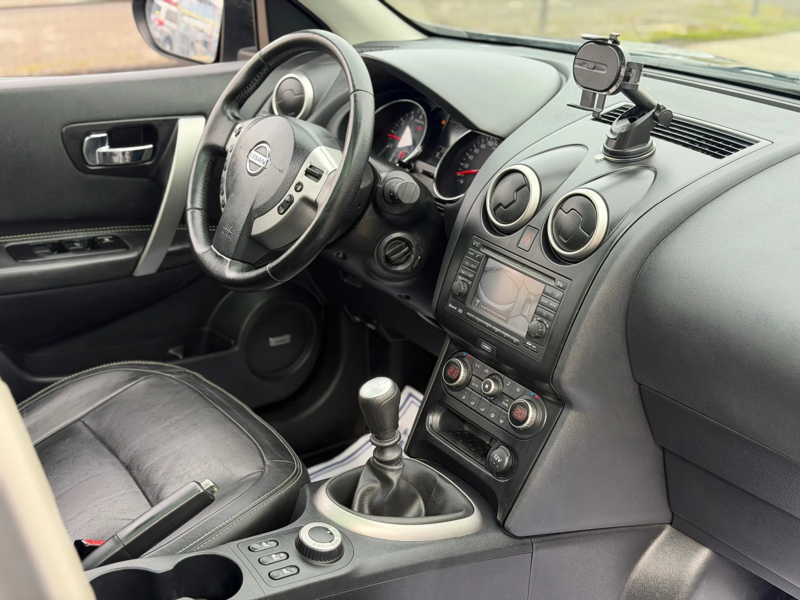 Nissan Qashqai 2.0i Premium keyless go Panorama 4x4 7mesta | Mobile.bg � ����������� 9