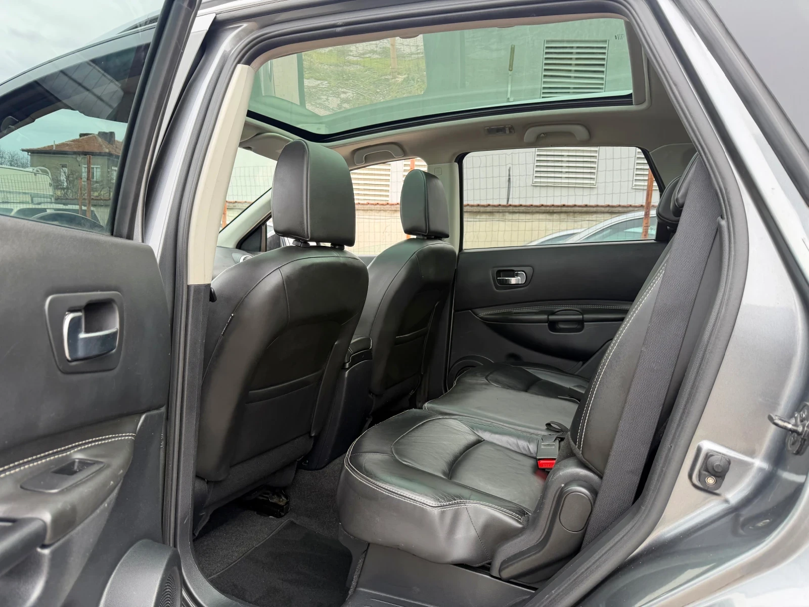 Nissan Qashqai 2.0i Premium keyless go Panorama 4x4 7mesta | Mobile.bg � ����������� 10