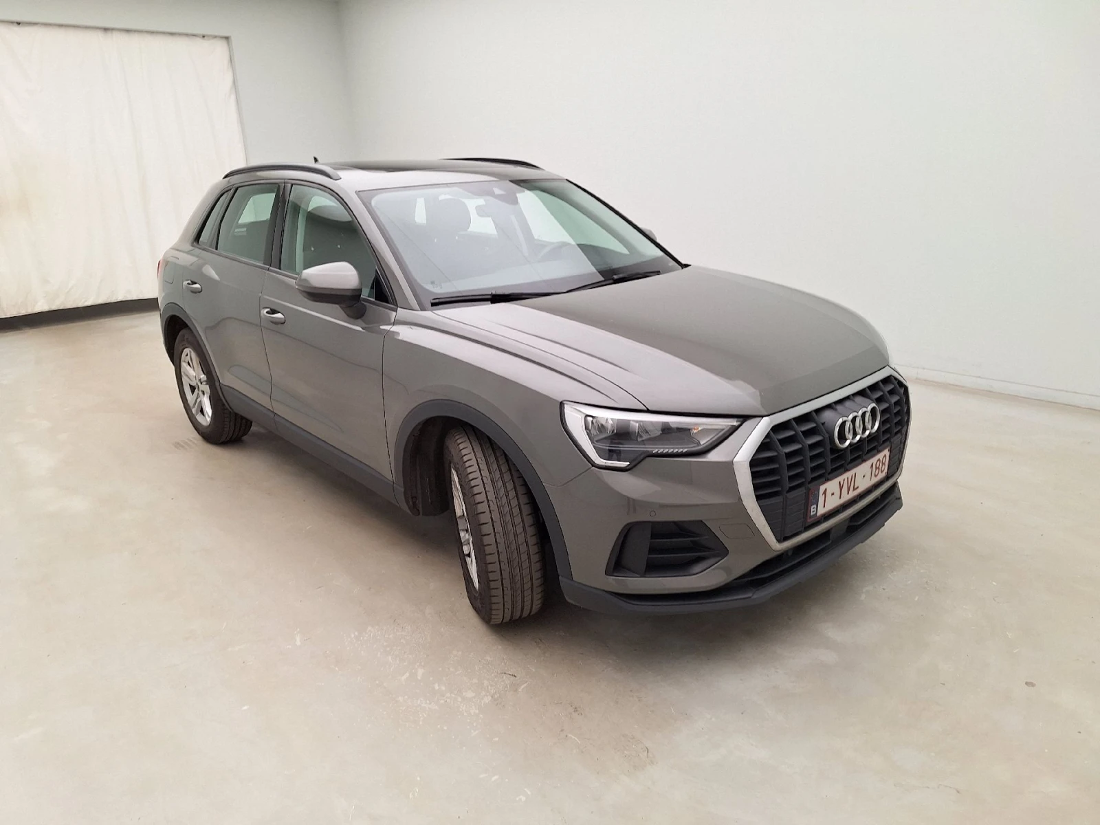 Audi Q3 35 TDI Business, снимка 3 - Автомобили и джипове - 55088854