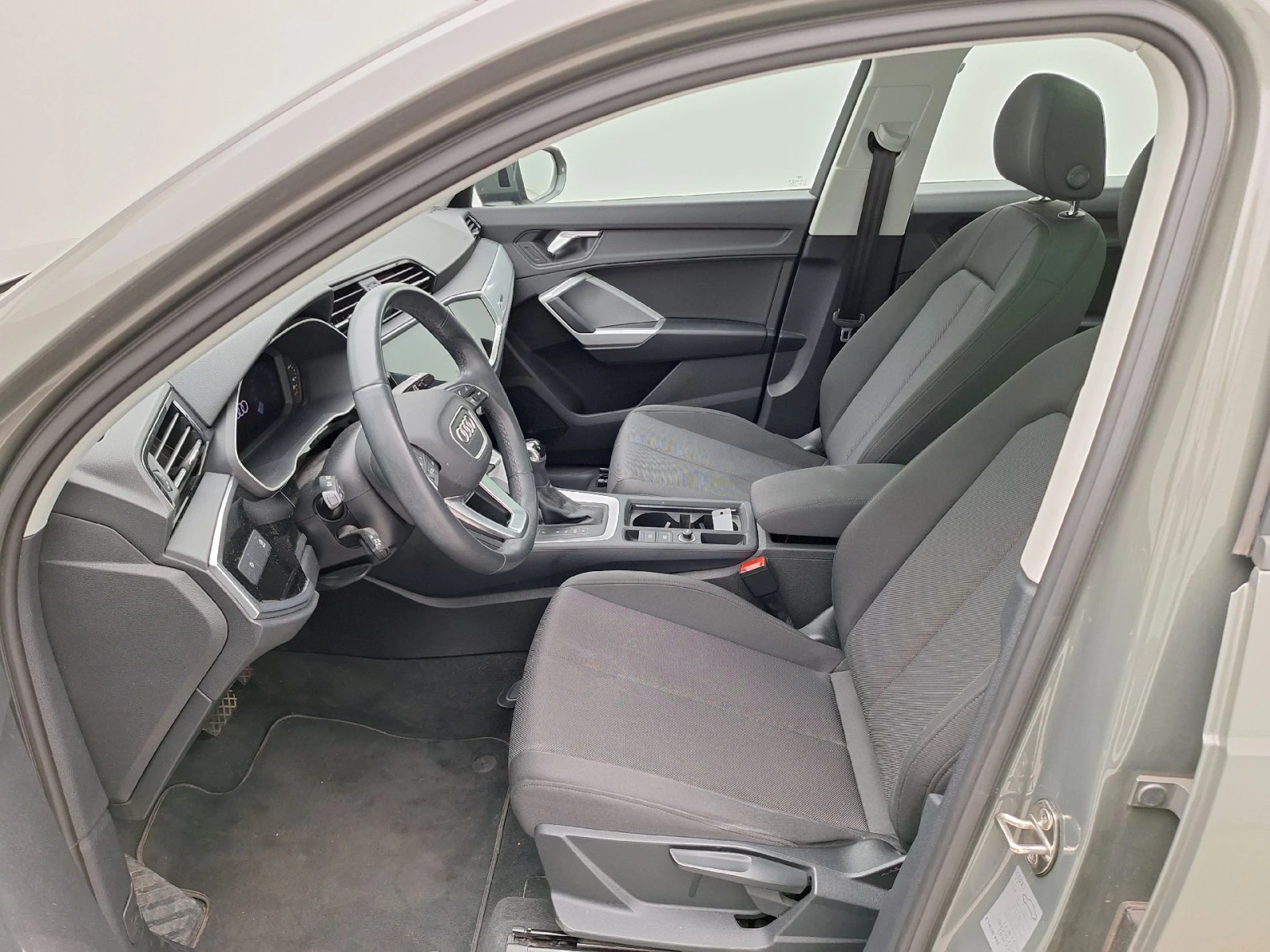 Audi Q3 35 TDI Business, снимка 7 - Автомобили и джипове - 55088854