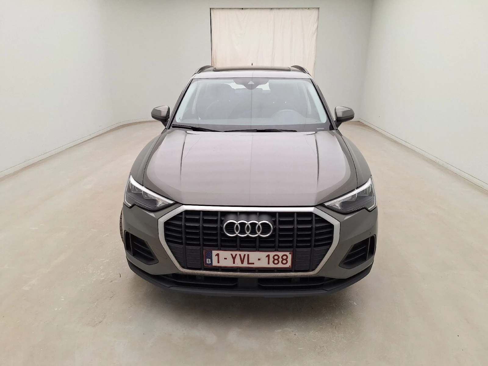 Audi Q3 35 TDI Business, снимка 2 - Автомобили и джипове - 55088854