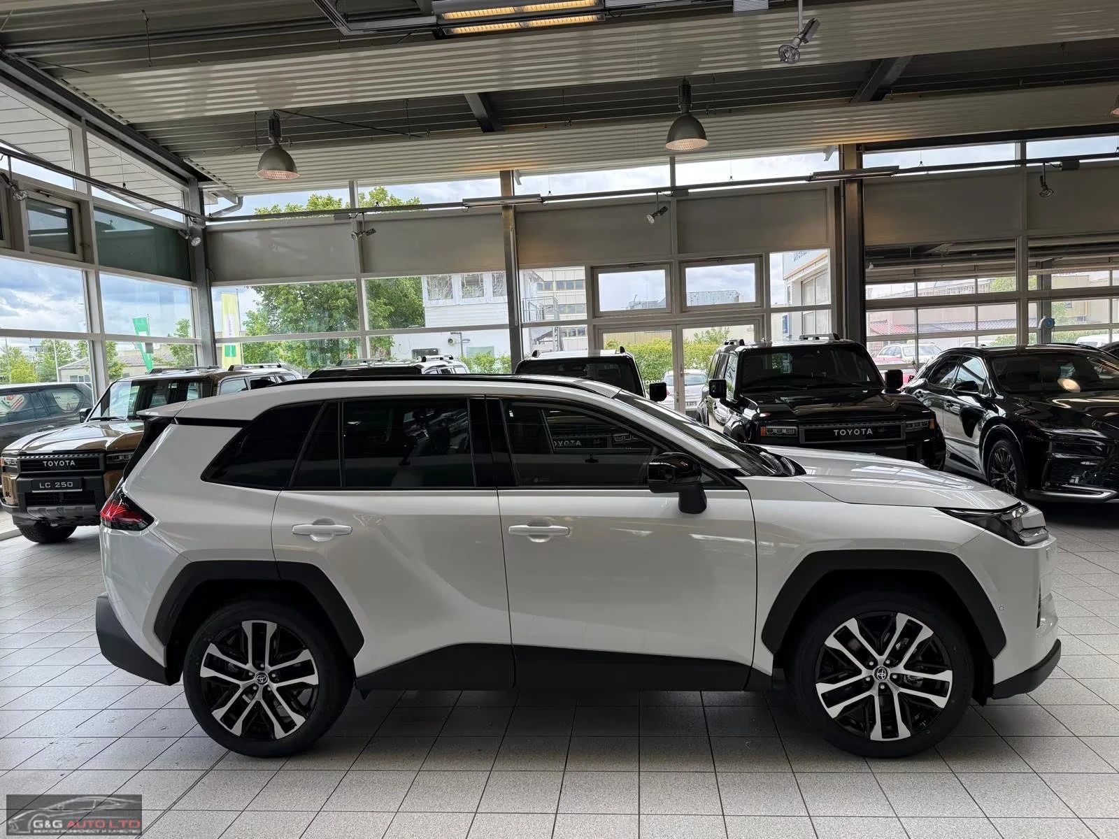 Toyota Rav4 НОВ!/LOUNGE/194HP/PANO/360/4X4/HUD/JBL/MEMO/490q, снимка 6 - Автомобили и джипове - 55318669