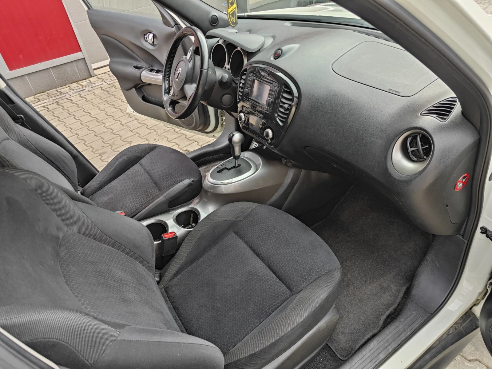 Nissan Juke 1.6DIG-T/4x4/, снимка 8 - Автомобили и джипове - 56540810