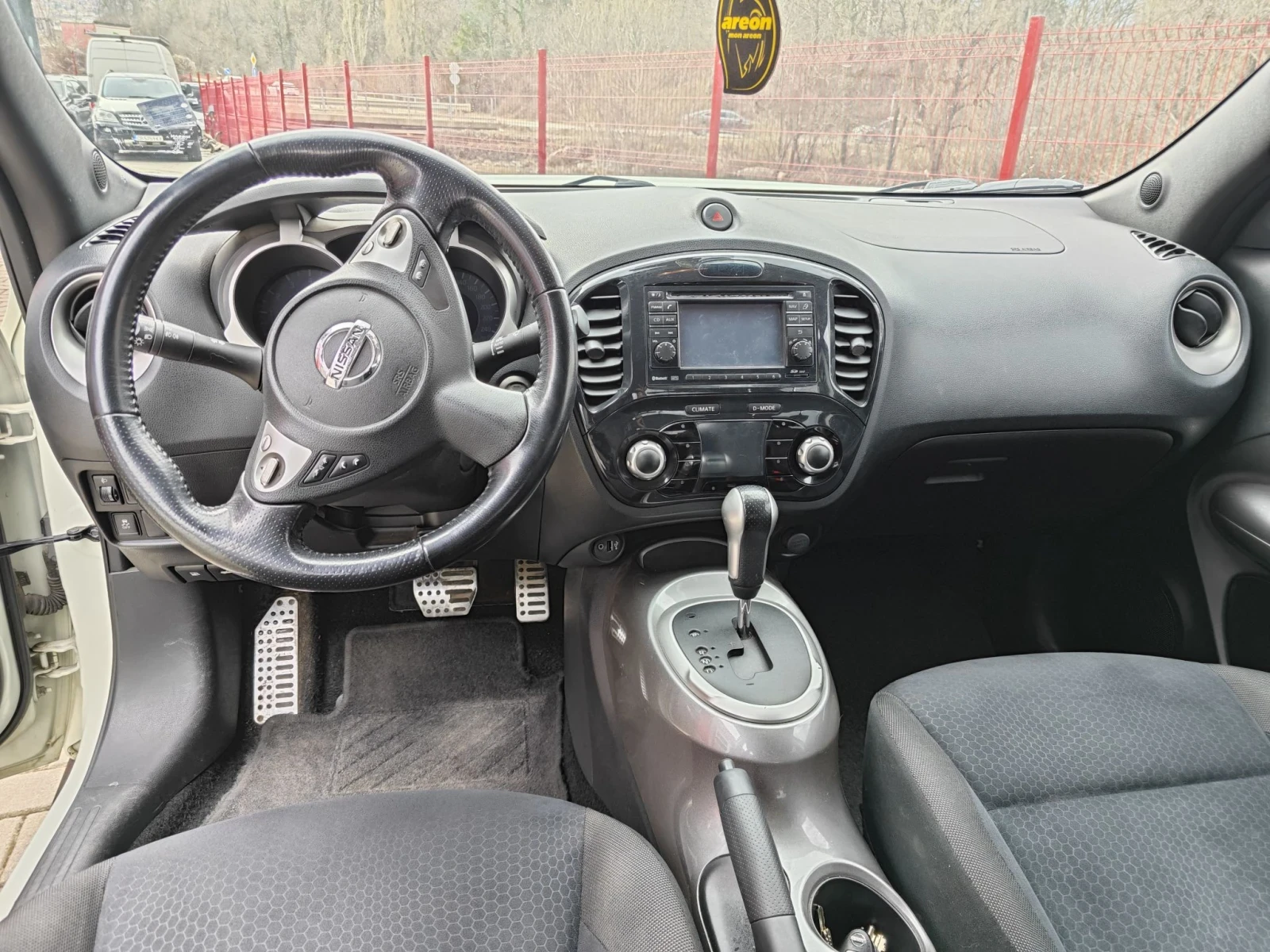 Nissan Juke 1.6DIG-T/4x4/, снимка 9 - Автомобили и джипове - 56540810
