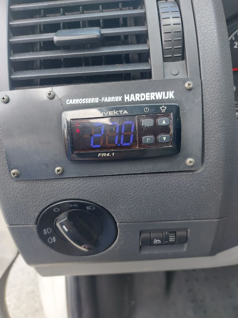 VW Transporter Ориг.КМ и БОЯ, снимка 13 - Бусове и автобуси - 50465174