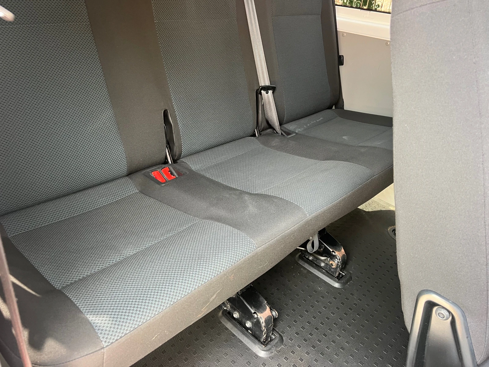 VW Caravelle 2.0TDI VIP/LED/8+ 1/XENON/NAVI/KLIMATRONIK/UNIKAT, снимка 16 - Бусове и автобуси - 54966237