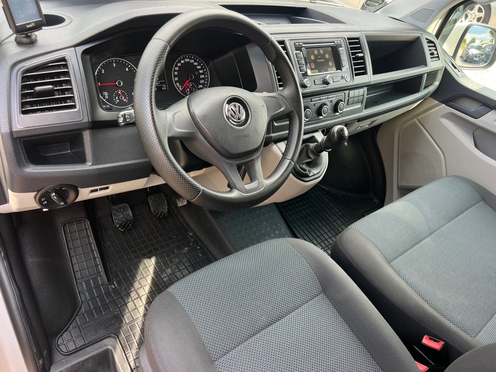 VW Caravelle 2.0TDI VIP/LED/8+ 1/XENON/NAVI/KLIMATRONIK/UNIKAT, снимка 10 - Бусове и автобуси - 54966237