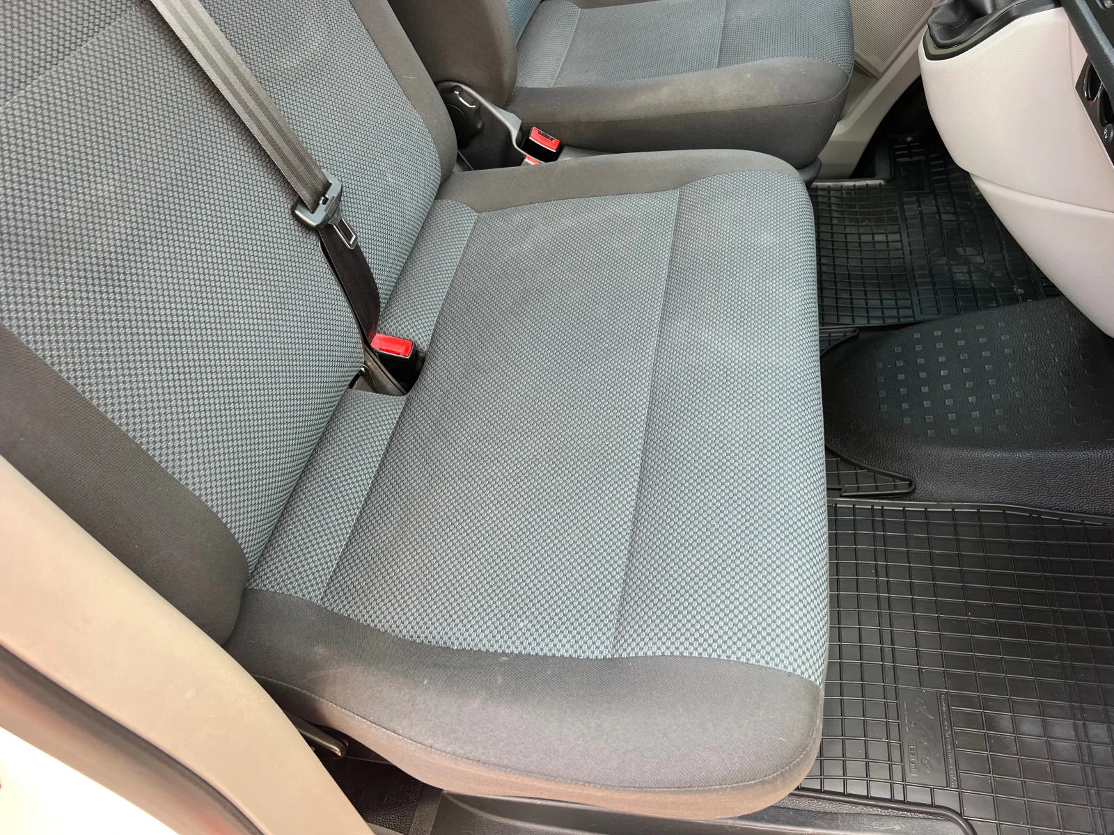 VW Caravelle 2.0TDI VIP/LED/8+ 1/XENON/NAVI/KLIMATRONIK/UNIKAT, снимка 14 - Бусове и автобуси - 54966237