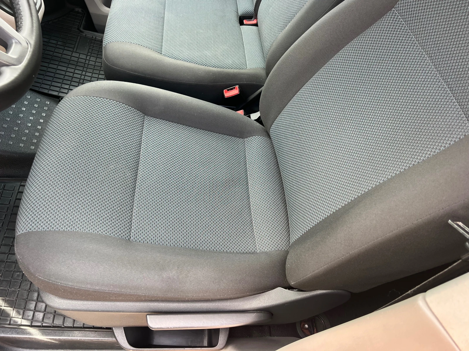 VW Caravelle 2.0TDI VIP/LED/8+ 1/XENON/NAVI/KLIMATRONIK/UNIKAT, снимка 11 - Бусове и автобуси - 54966237