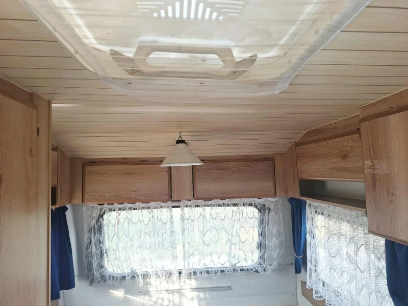 Каравана Burstner city, снимка 14 - Каравани и кемпери - 52079533