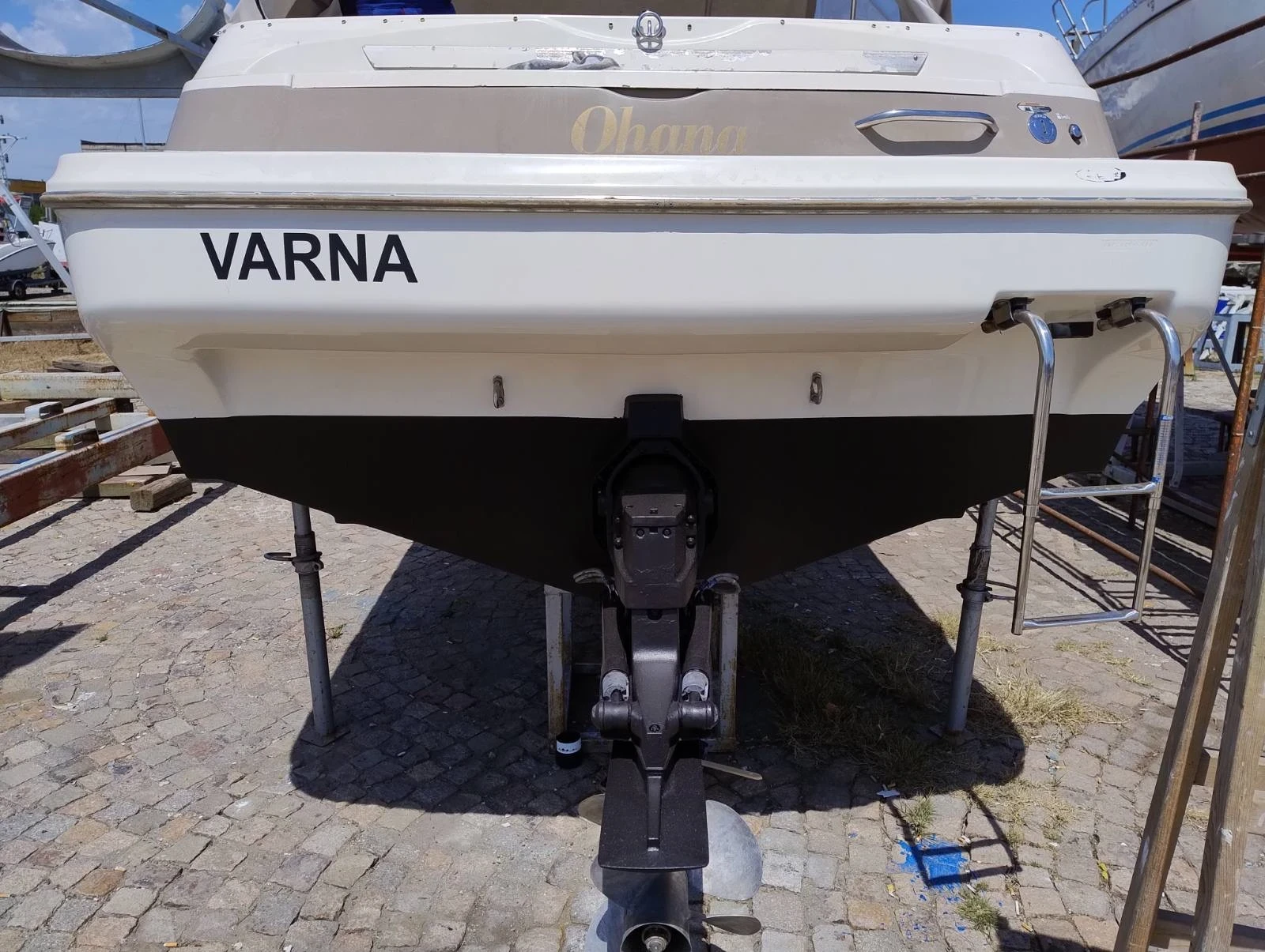 Моторна яхта Maxum 230 - изображение 3