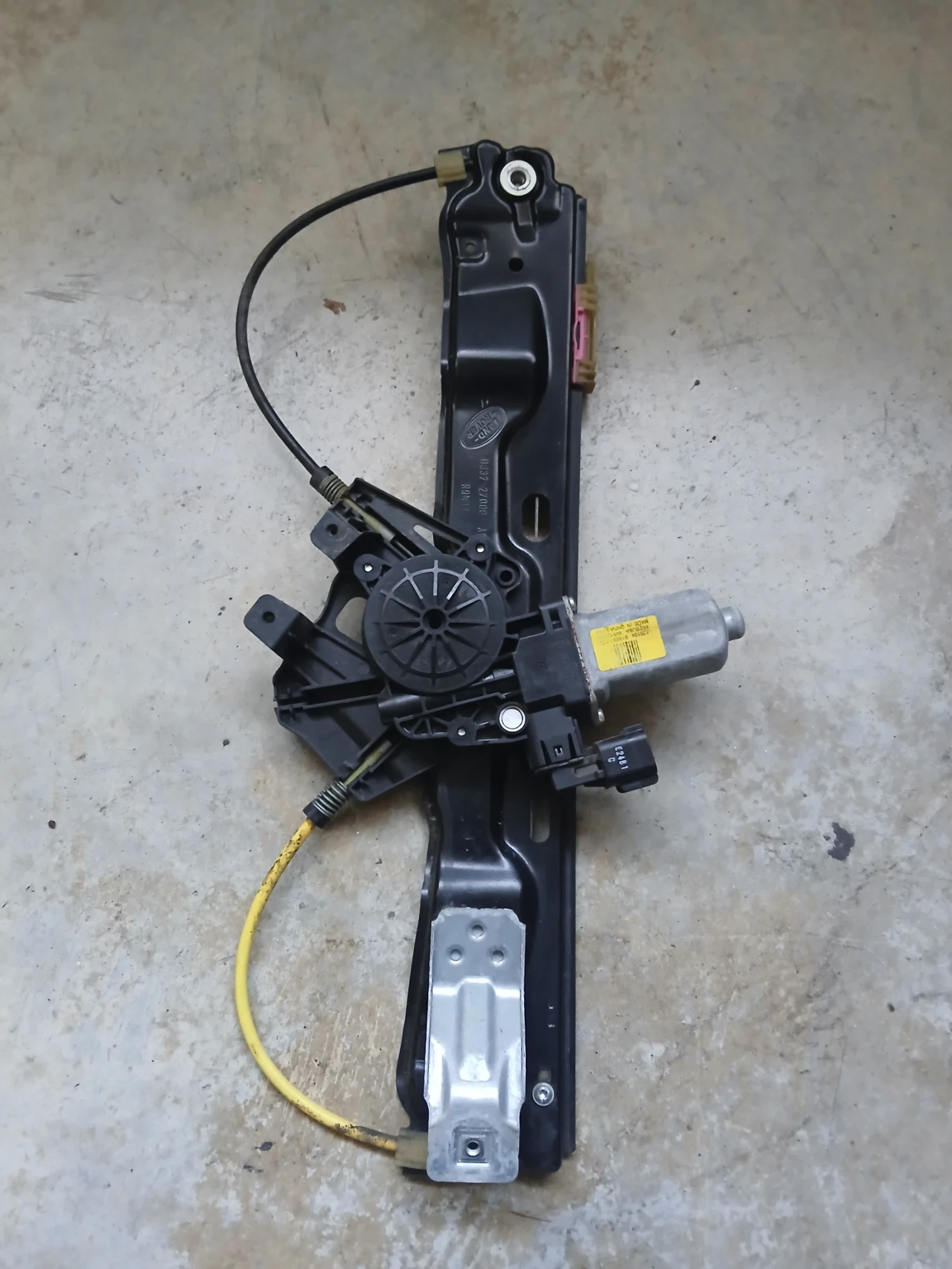BJ32 27000 AC стъклоповдигач заден десен Lend Rover Evoque 