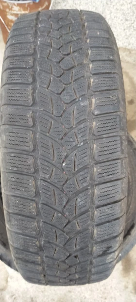 Гуми Зимни 205/60R16, снимка 1 - Гуми и джанти - 47285649